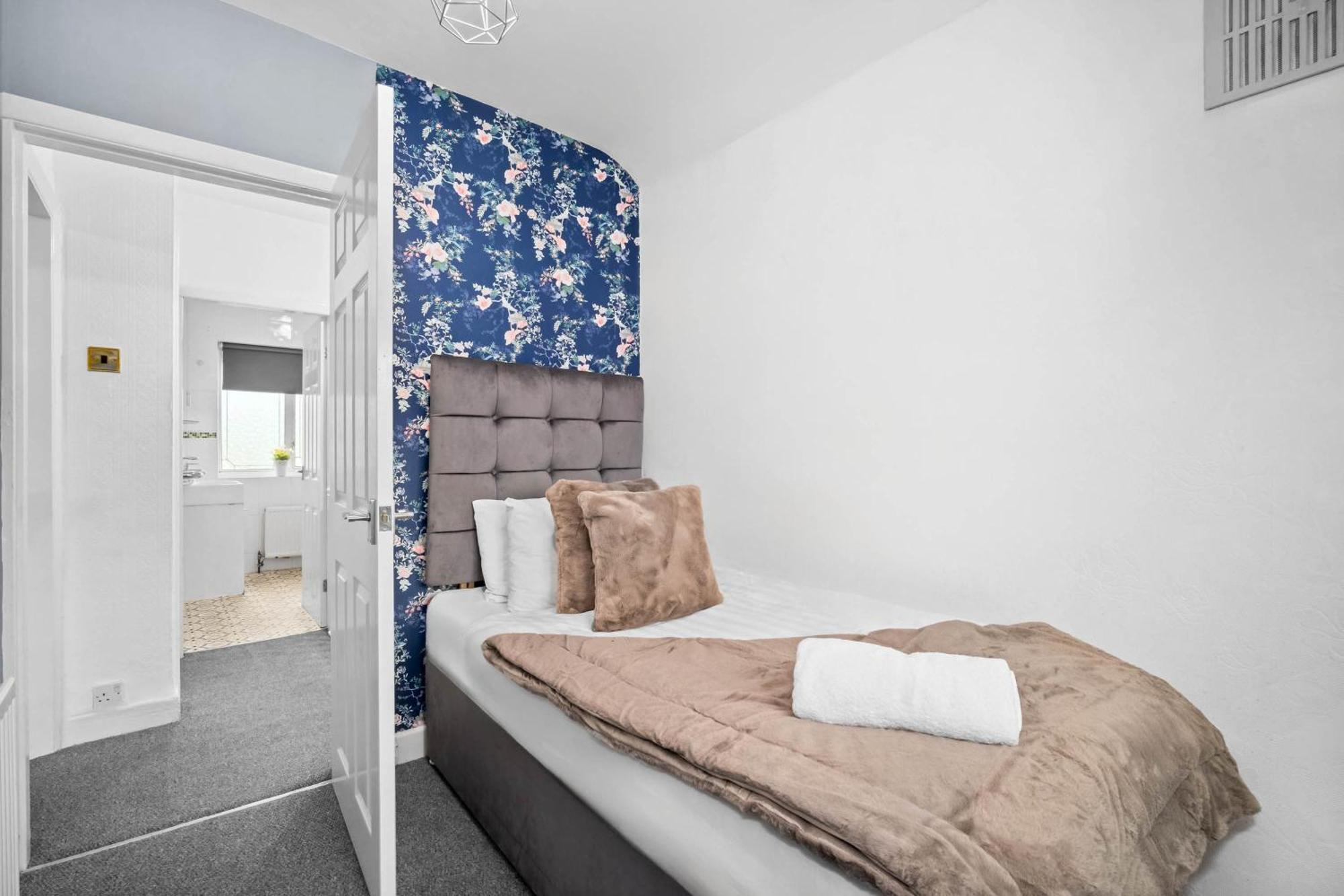 Stylish 3 Bedroom House - Parking - Garden - Great Barr - Netflix - Top Rated -121J 버밍엄 외부 사진